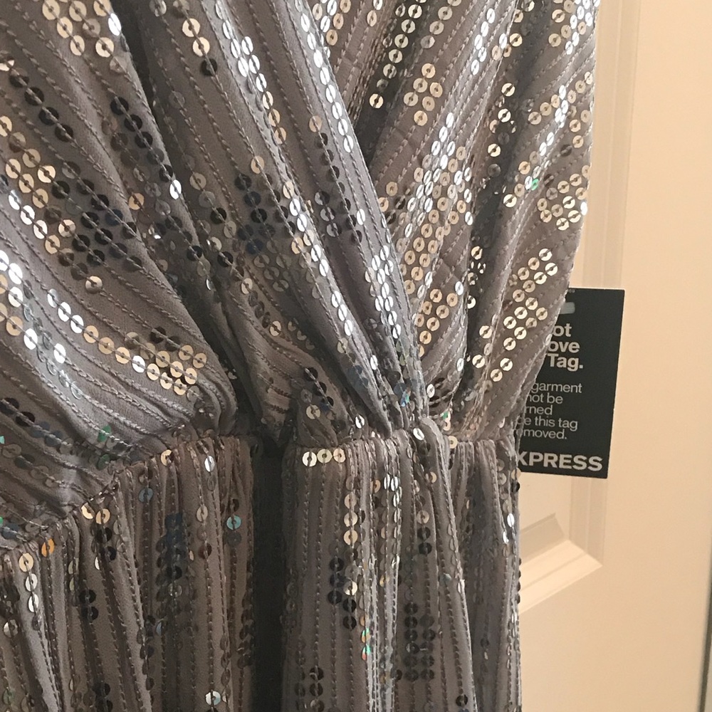 Express NWT Size S Silver Sequin Sleeveless Dress - Picture 4 of 8